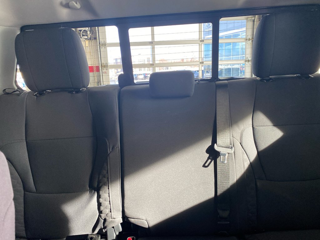 Toyota Tundra SR5 2024 à Cowansville, Québec - 32 - w1024h768px