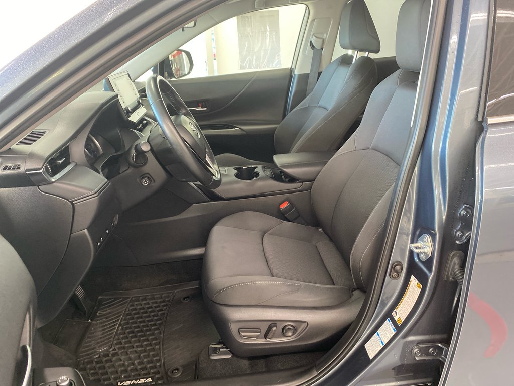 Toyota Venza LE 2022 à Cowansville, Québec - 9 - w1024h768px