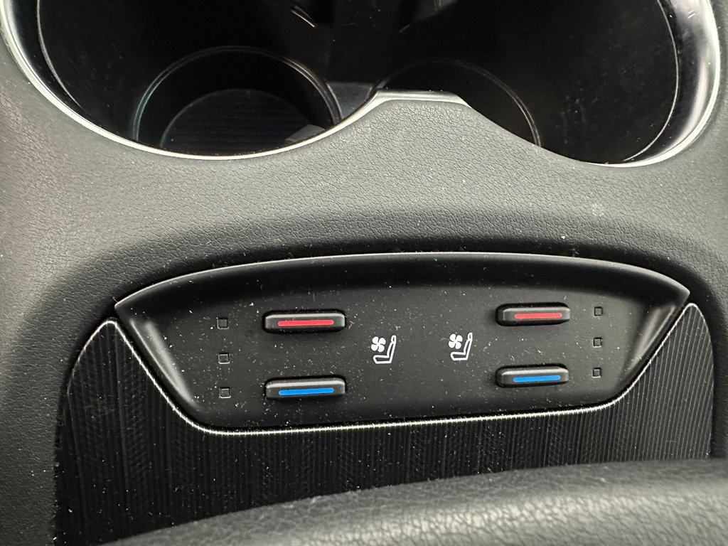 Toyota Venza XLE 2023 à Cowansville, Québec - 17 - w1024h768px