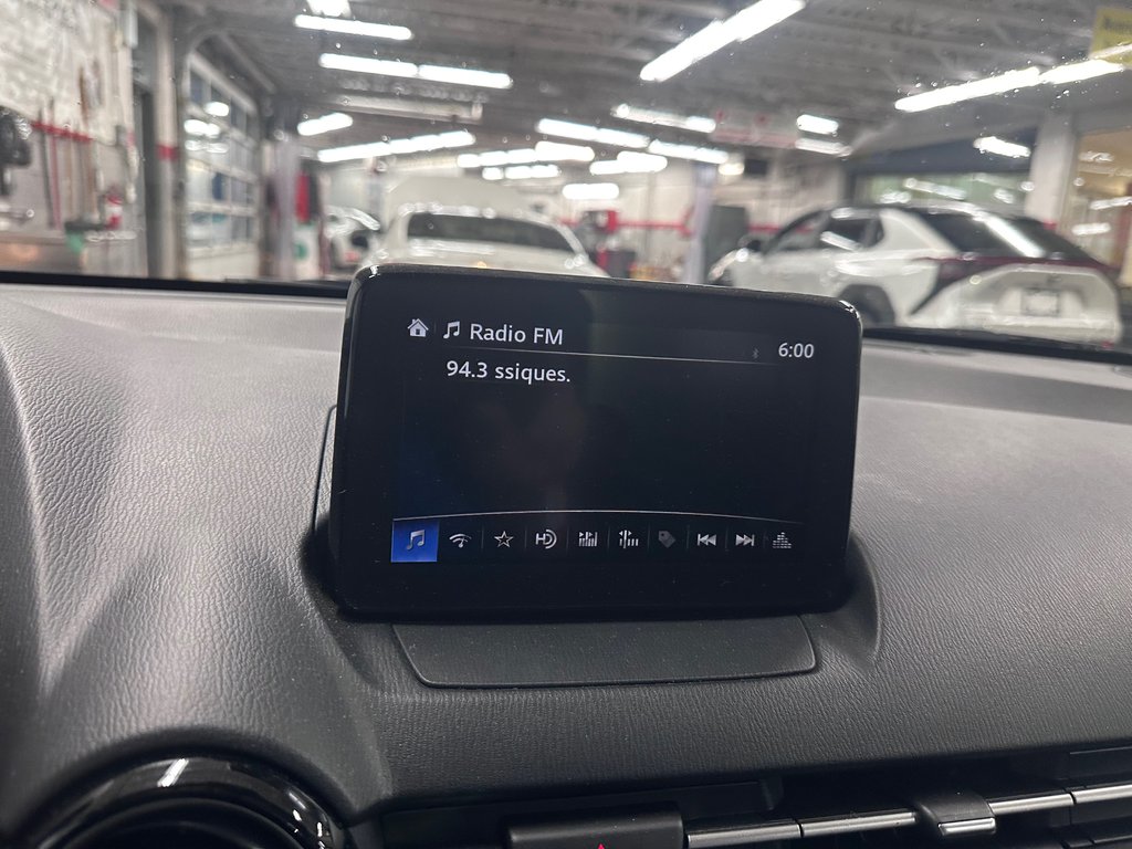 Toyota Yaris Hatchback XLE SIÈGES ET VOLANT CFAUFFANTS / MAGS / CAMÉRA 2020 à Cowansville, Québec - 25 - w1024h768px