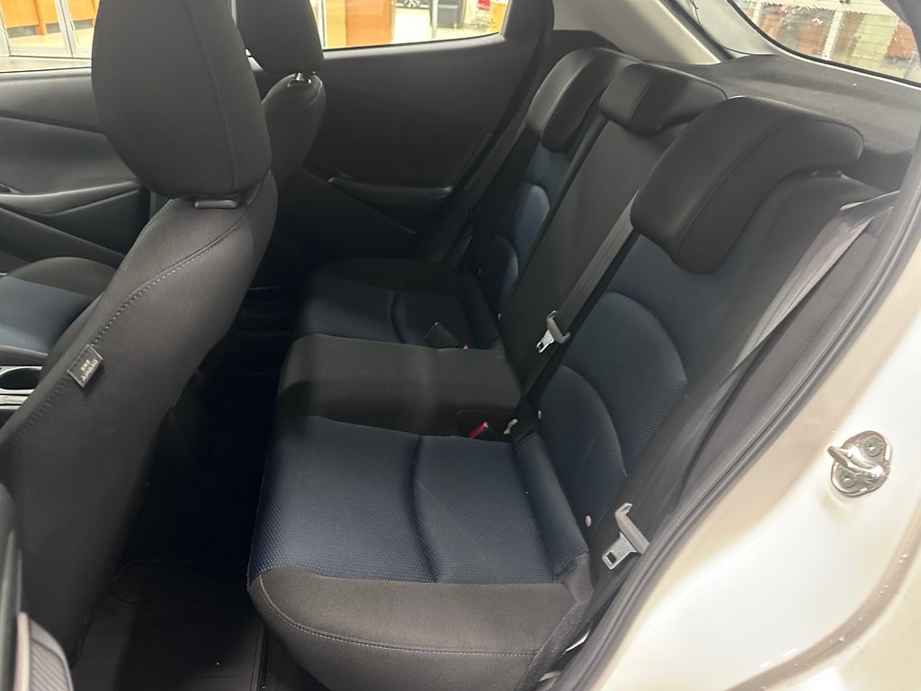 Toyota Yaris Hatchback XLE SIÈGES ET VOLANT CFAUFFANTS / MAGS / CAMÉRA 2020 à Cowansville, Québec - 14 - w1024h768px