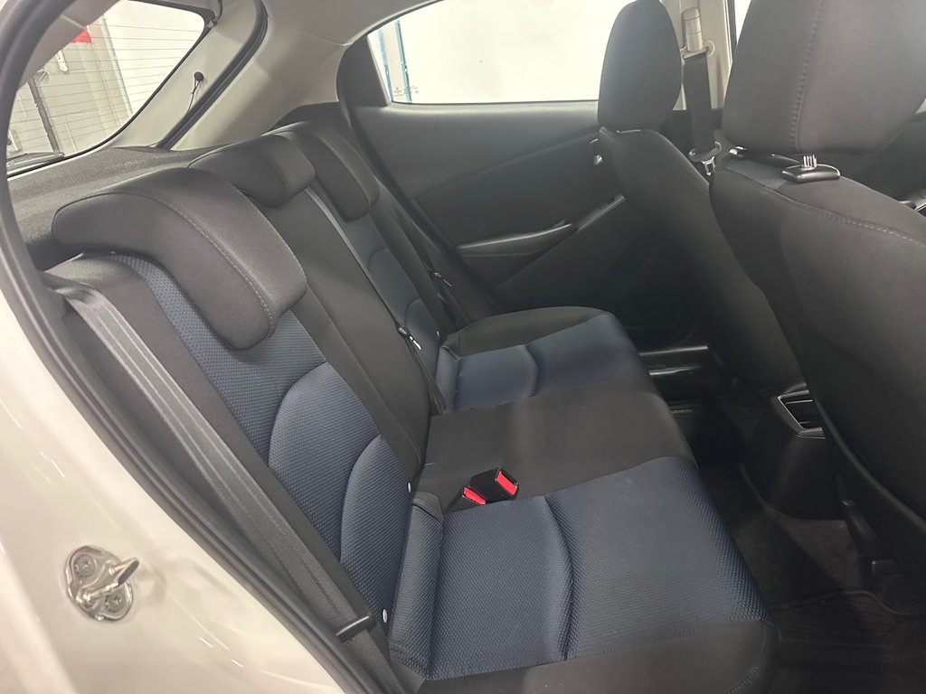 Toyota Yaris Hatchback XLE SIÈGES ET VOLANT CFAUFFANTS / MAGS / CAMÉRA 2020 à Cowansville, Québec - 16 - w1024h768px