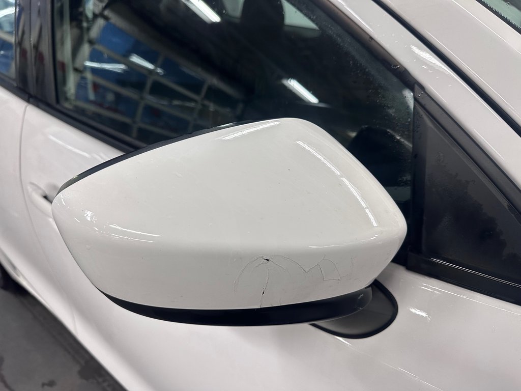 Toyota Yaris Hatchback XLE SIÈGES ET VOLANT CFAUFFANTS / MAGS / CAMÉRA 2020 à Cowansville, Québec - 11 - w1024h768px