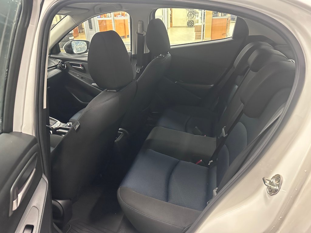 Toyota Yaris Hatchback XLE SIÈGES ET VOLANT CFAUFFANTS / MAGS / CAMÉRA 2020 à Cowansville, Québec - 13 - w1024h768px