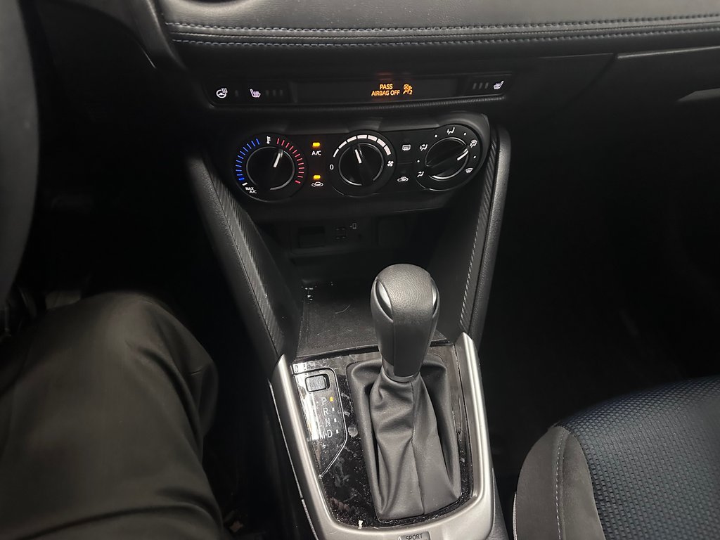 Toyota Yaris Hatchback XLE SIÈGES ET VOLANT CFAUFFANTS / MAGS / CAMÉRA 2020 à Cowansville, Québec - 23 - w1024h768px