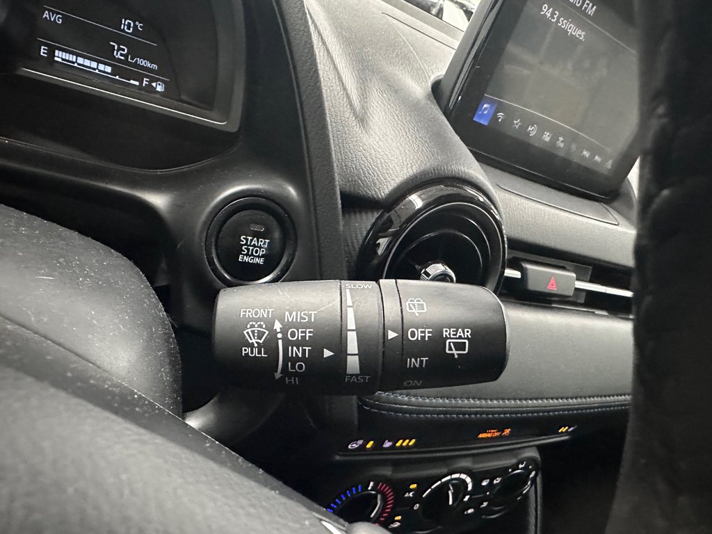 Toyota Yaris Hatchback XLE SIÈGES ET VOLANT CFAUFFANTS / MAGS / CAMÉRA 2020 à Cowansville, Québec - 32 - w1024h768px