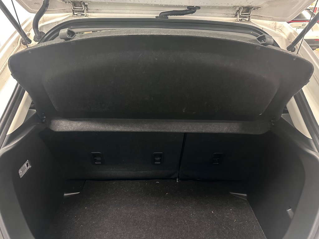 Toyota Yaris Hatchback XLE SIÈGES ET VOLANT CFAUFFANTS / MAGS / CAMÉRA 2020 à Cowansville, Québec - 12 - w1024h768px