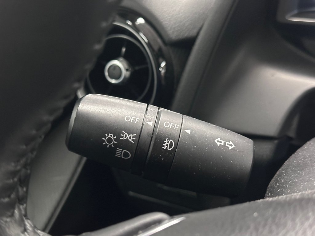 Toyota Yaris Hatchback XLE SIÈGES ET VOLANT CFAUFFANTS / MAGS / CAMÉRA 2020 à Cowansville, Québec - 33 - w1024h768px