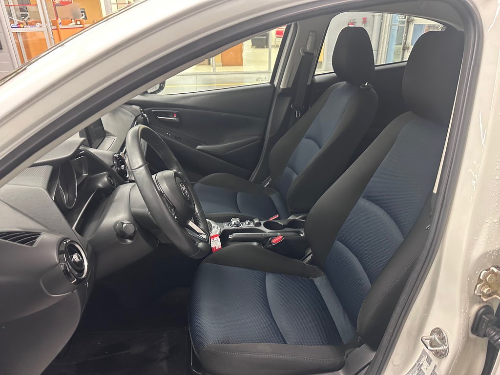 Toyota Yaris Hatchback XLE SIÈGES ET VOLANT CFAUFFANTS / MAGS / CAMÉRA 2020 à Cowansville, Québec - 19 - w1024h768px