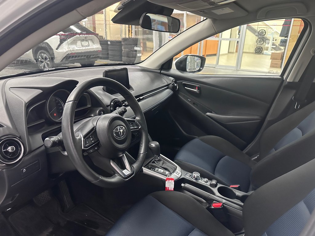 Toyota Yaris Hatchback XLE SIÈGES ET VOLANT CFAUFFANTS / MAGS / CAMÉRA 2020 à Cowansville, Québec - 20 - w1024h768px
