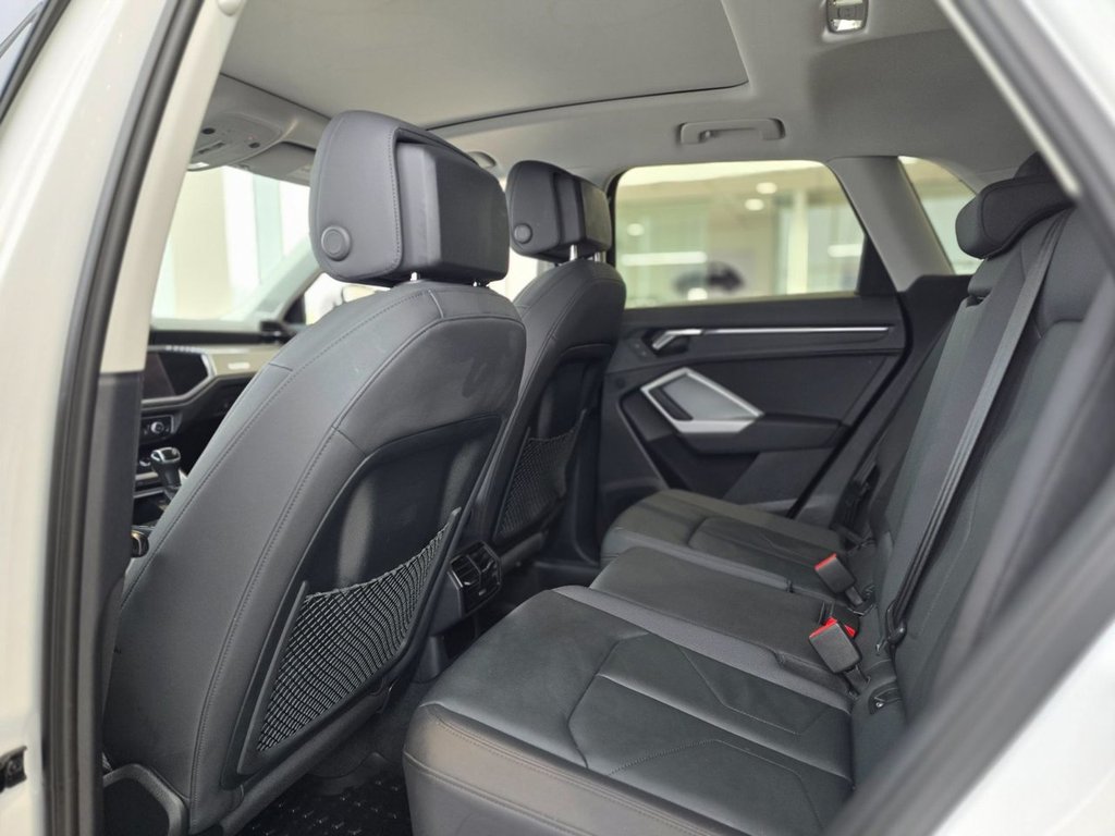 2021 Audi Q3 Progressiv | AWD | TOIT | CUIR | BAS KM +++ in Laval, Quebec - 10 - w1024h768px