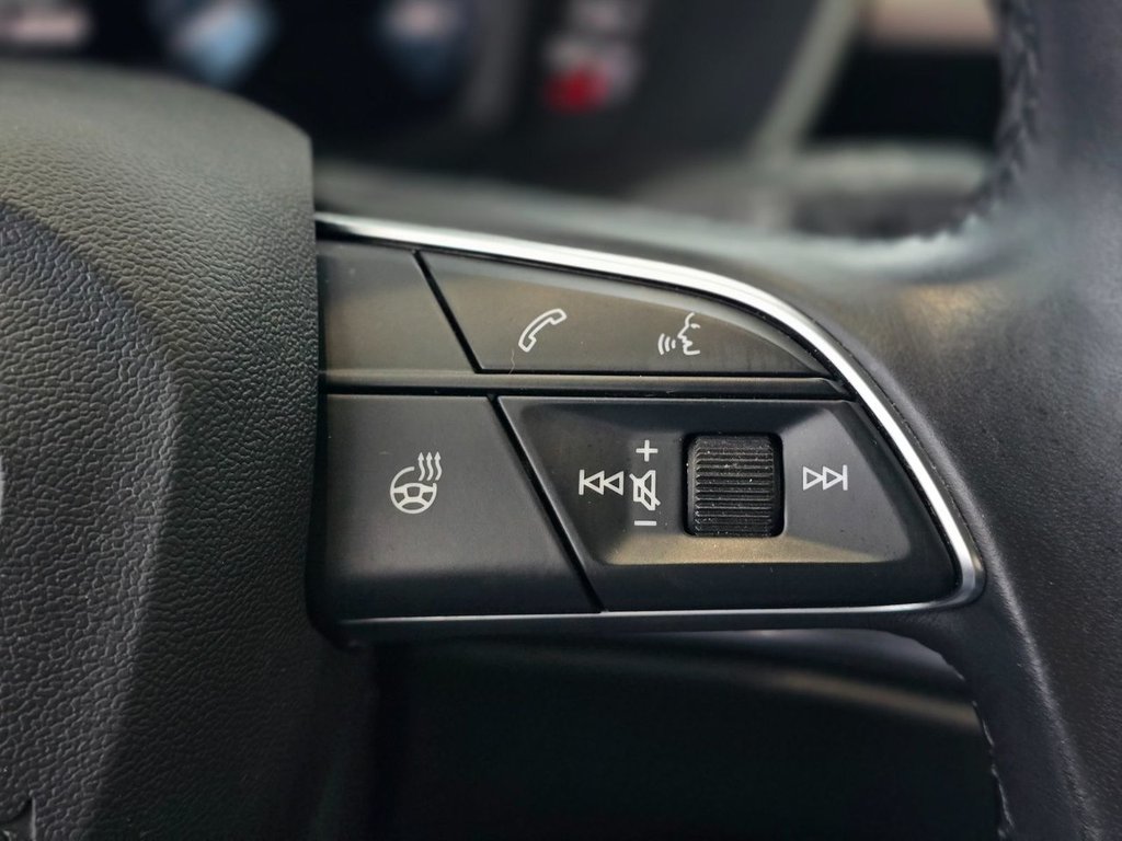 2021 Audi Q3 Progressiv | AWD | TOIT | CUIR | BAS KM +++ in Laval, Quebec - 15 - w1024h768px