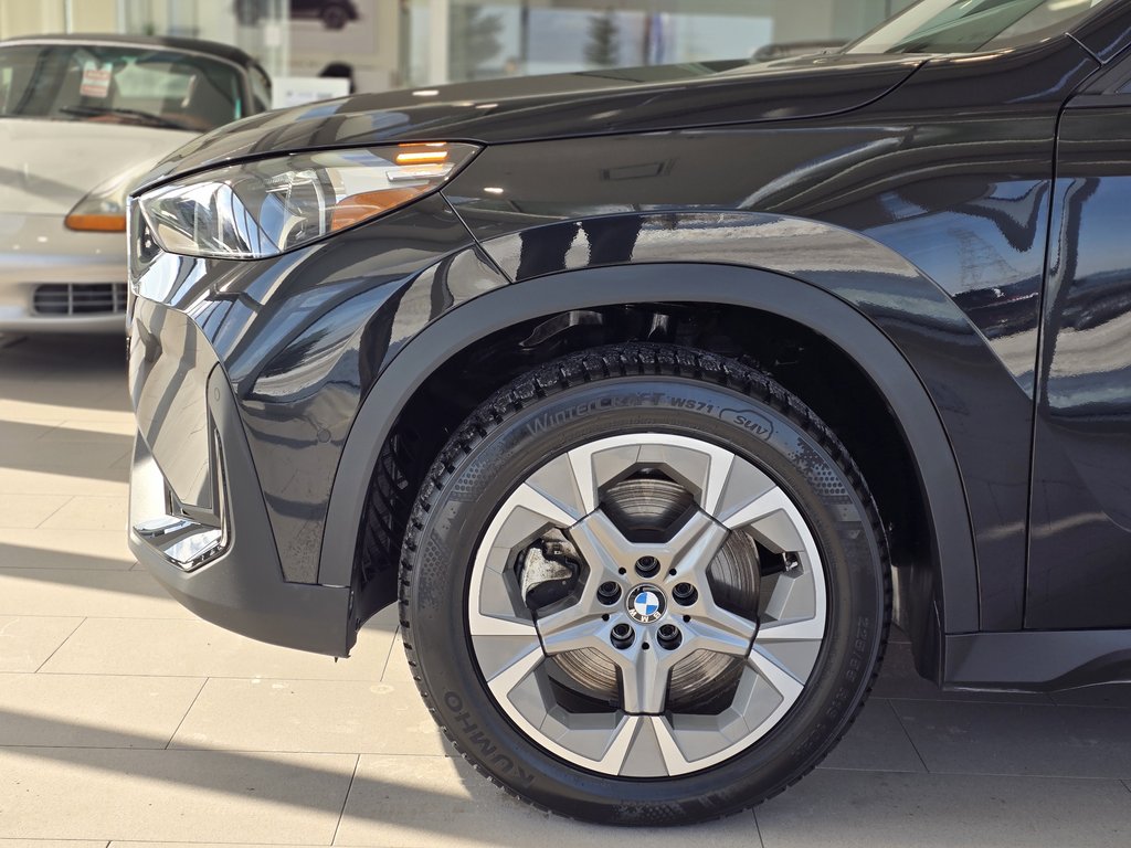 BMW X1 xDrive28i **8 ROUES** CARPLAY | CUIR | NAV | CUIR 2025 à Laval, Québec - 4 - w1024h768px