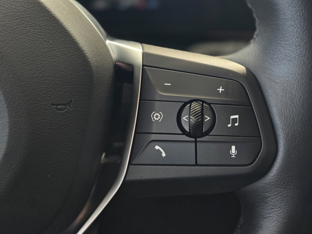 BMW X1 xDrive28i **8 ROUES** CARPLAY | CUIR | NAV | CUIR 2025 à Laval, Québec - 12 - w1024h768px