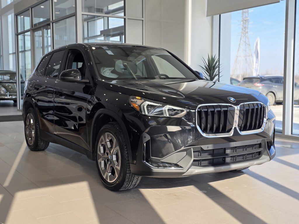 BMW X1 xDrive28i **8 ROUES** CARPLAY | CUIR | NAV | CUIR 2025 à Laval, Québec - 1 - w1024h768px
