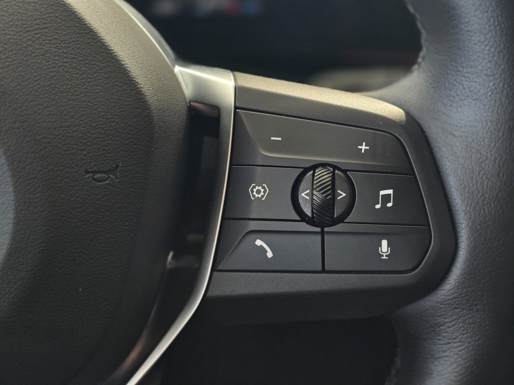 BMW X1 xDrive28i **8 ROUES** CARPLAY | CUIR | NAV | CUIR +++ 2025 à Laval, Québec - 12 - w1024h768px
