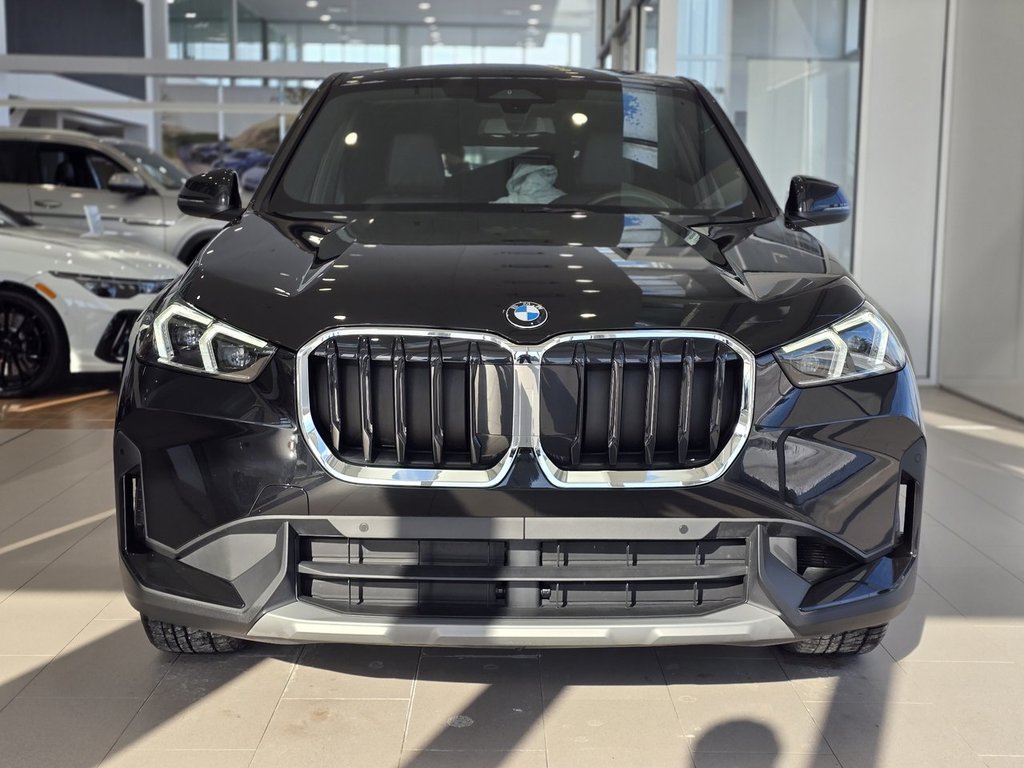 BMW X1 xDrive28i **8 ROUES** CARPLAY | CUIR | NAV | CUIR +++ 2025 à Laval, Québec - 3 - w1024h768px