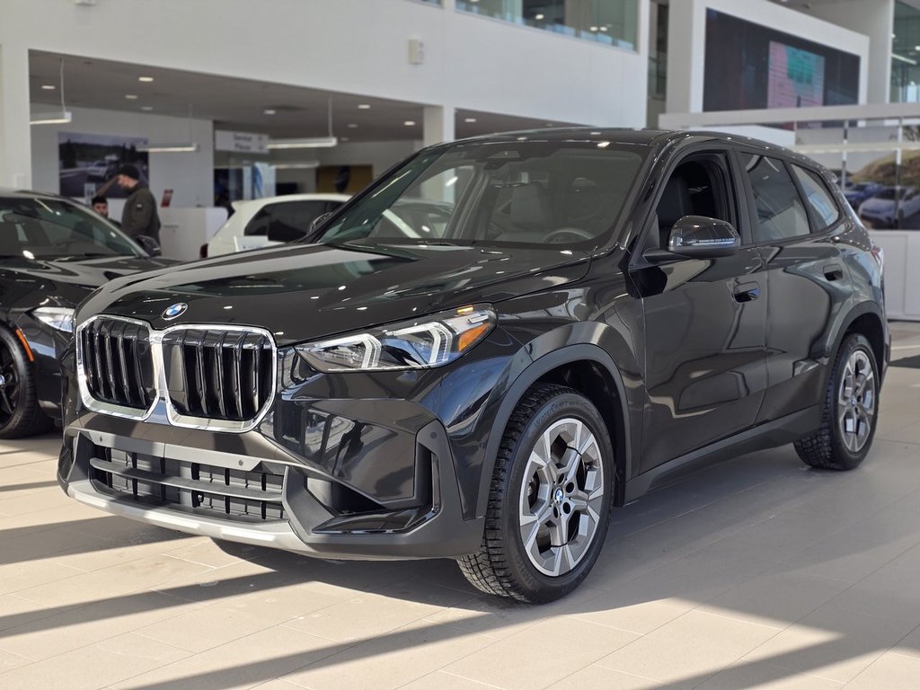 BMW X1 xDrive28i **8 ROUES** CARPLAY | CUIR | NAV | CUIR +++ 2025 à Laval, Québec - 2 - w1024h768px