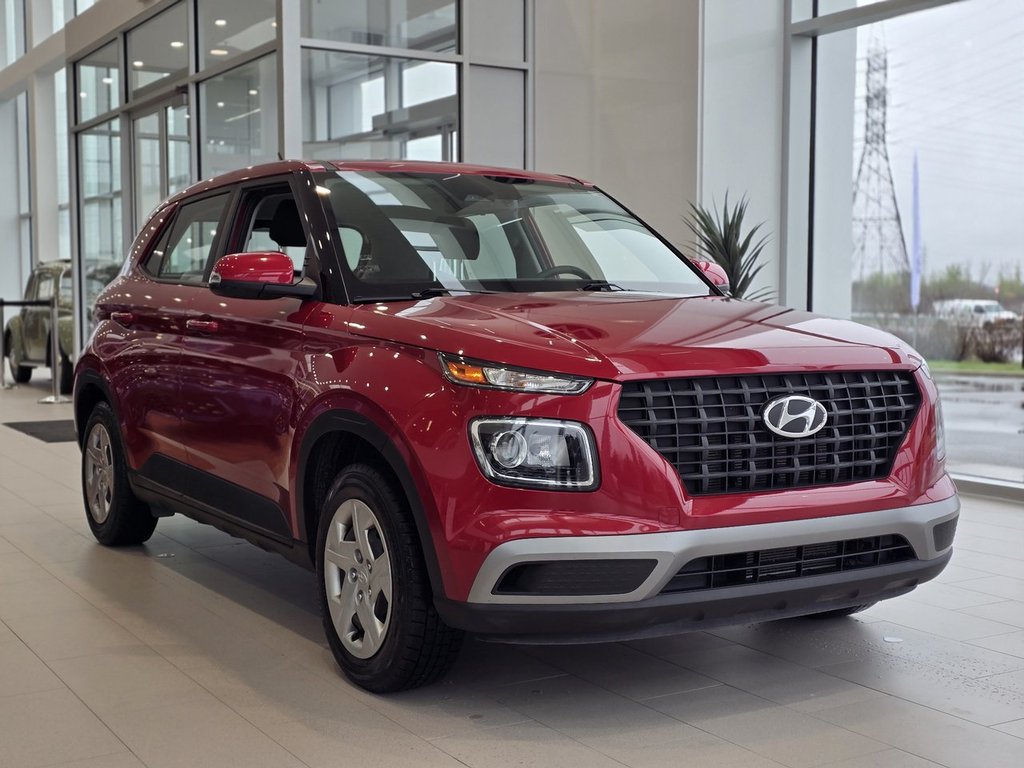 Hyundai Venue Essential CARPLAY | CAMÉRA | BLUETOOTH +++ 2023 à Laval, Québec - 1 - w1024h768px