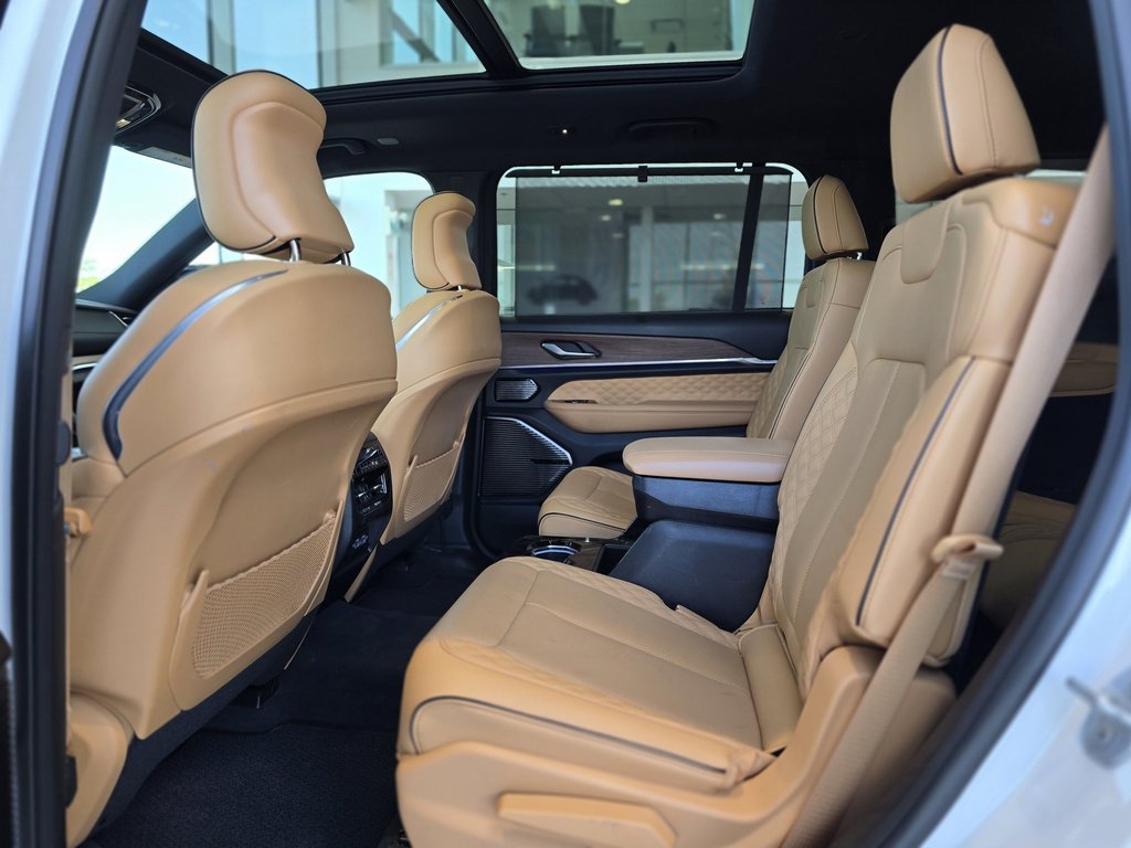 2023 Jeep Grand Cherokee L Summit PANO | MCINTOSH AUDIO | CUIR | NAV | +++ in Laval, Quebec - 14 - w1024h768px