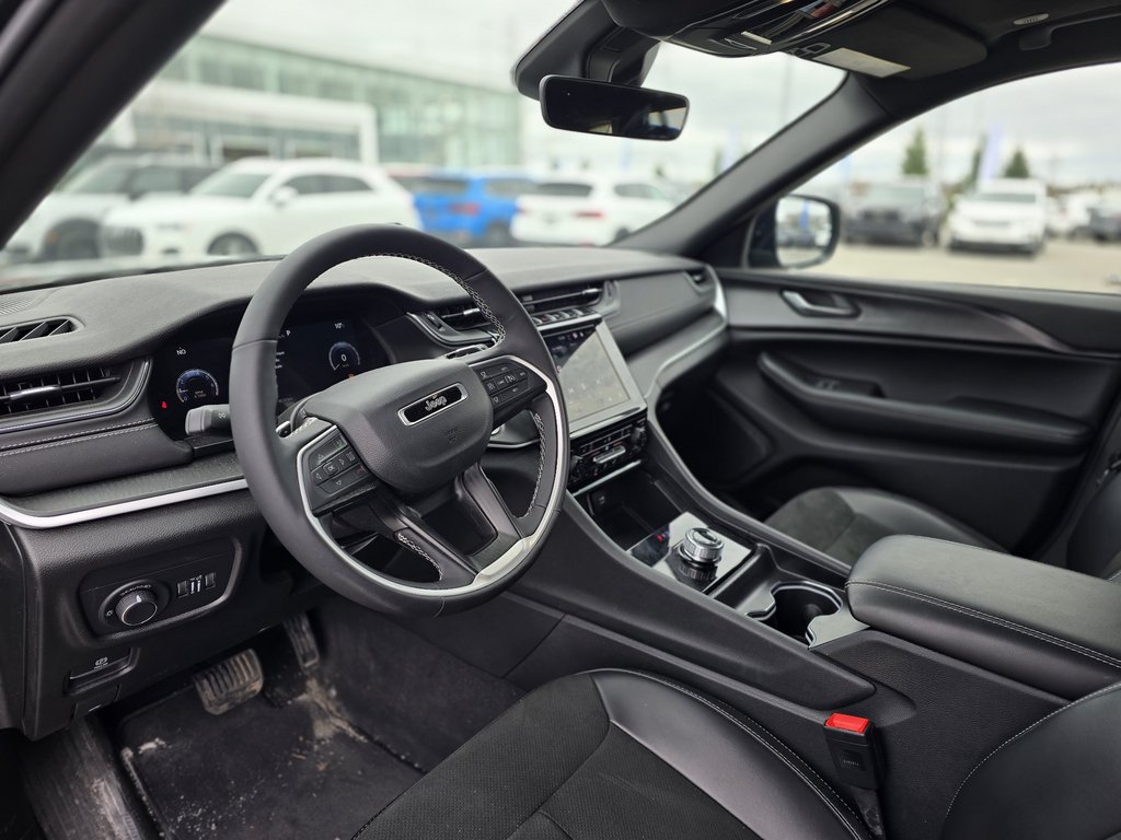 2025 Jeep Grand Cherokee L Altitude ENSEMBLE ECLAIRE 23B | TOIT |  JANTES 20P in Laval, Quebec - 9 - w1024h768px