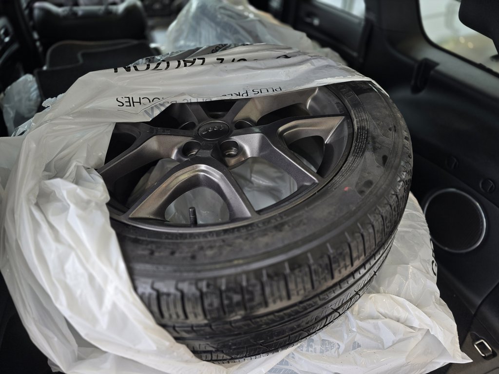 2021 Jeep Grand Cherokee 80th Anniversary Edition | BAS KM | DÉMARREUR | ++ in Laval, Quebec - 9 - w1024h768px