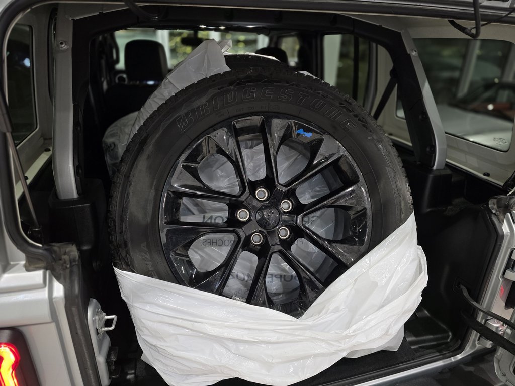 Jeep Wrangler 4xe Unlimited Sahara | DÉMARREUR | CUIR | 8 PNEUS 2023 à Laval, Québec - 9 - w1024h768px