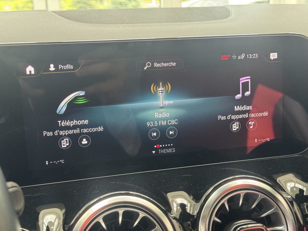Mercedes-Benz GLA 250 4MATIC | TOIT PANO | CUIR | CARPLAY | CAMÉRA | 8 PNEUS | BAS KM +++ 2023 à Laval, Québec - 17 - w1024h768px