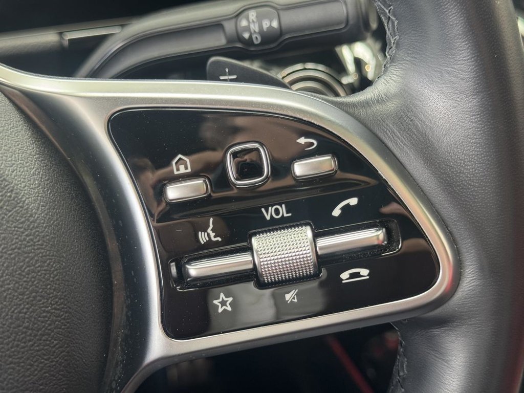 Mercedes-Benz GLA 250 4MATIC | TOIT PANO | CUIR | CARPLAY | CAMÉRA | 8 PNEUS | BAS KM +++ 2023 à Laval, Québec - 14 - w1024h768px