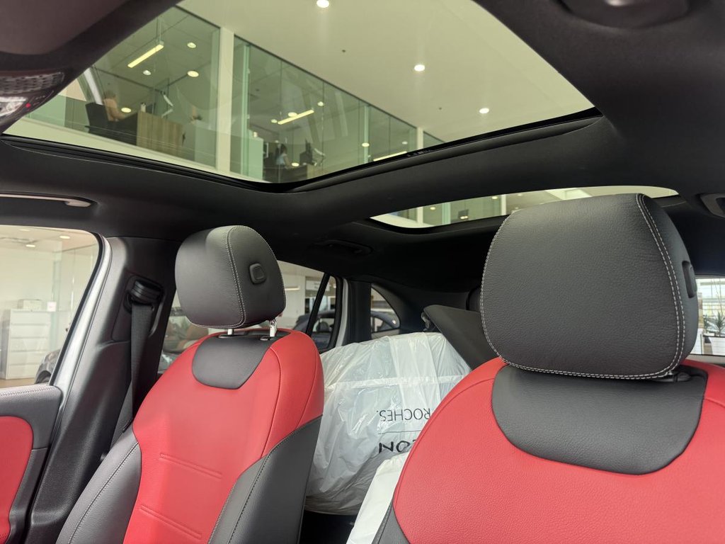 Mercedes-Benz GLA 250 4MATIC | TOIT PANO | CUIR | CARPLAY | CAMÉRA | 8 PNEUS | BAS KM +++ 2023 à Laval, Québec - 19 - w1024h768px