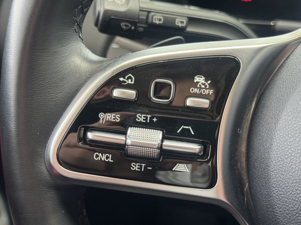Mercedes-Benz GLA 250 4MATIC | TOIT PANO | CUIR | CARPLAY | CAMÉRA | 8 PNEUS | BAS KM +++ 2023 à Laval, Québec - 13 - w1024h768px