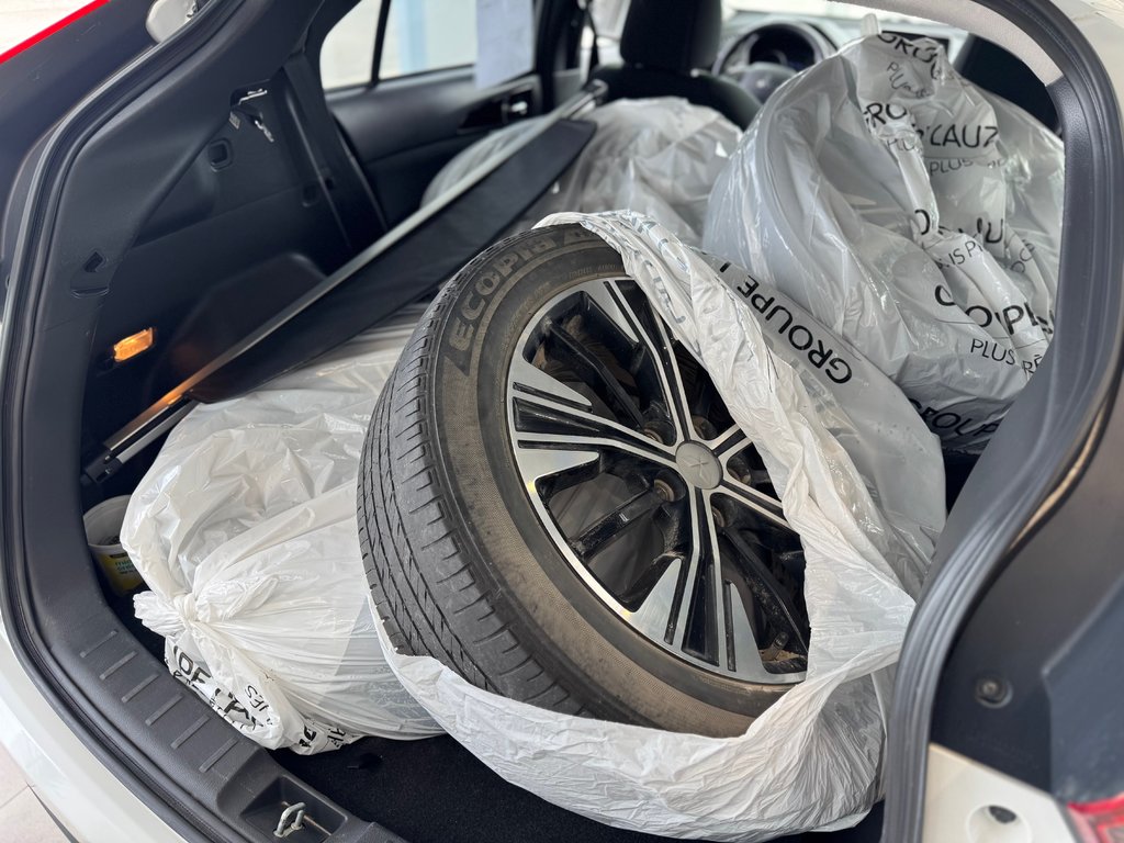 2020 Mitsubishi Eclipse Cross SE in Laval, Quebec - 8 - w1024h768px