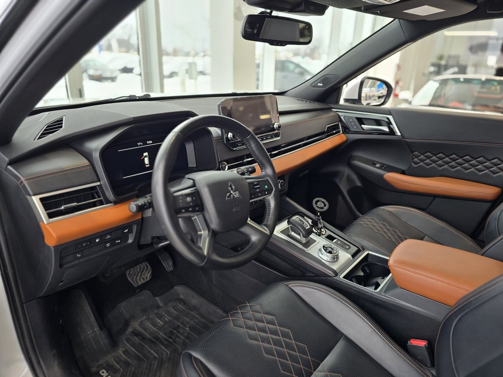 2024 Mitsubishi Outlander GT PREMIUM | CUIR | NAV | CARPLAY | CAM +++ in Laval, Quebec - 10 - w1024h768px