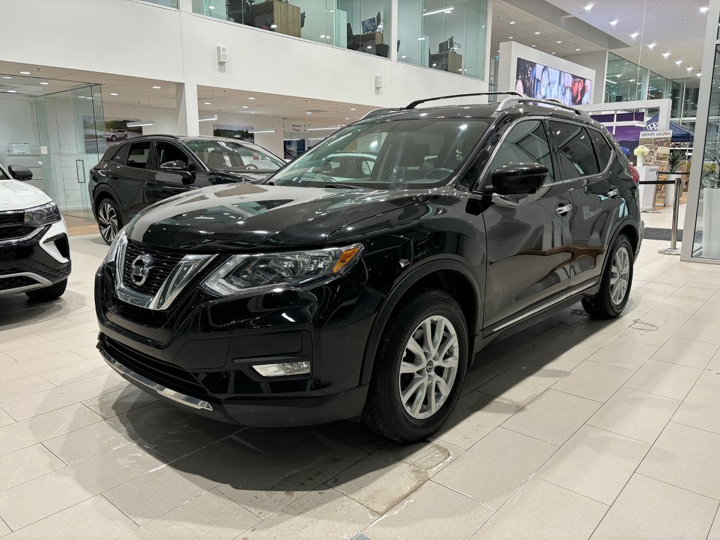 Nissan Rogue SV AWD | 7 PASSAGERS | TOIT PANO | DÉMARREUR | CAM 2017 à Laval, Québec - 3 - w1024h768px