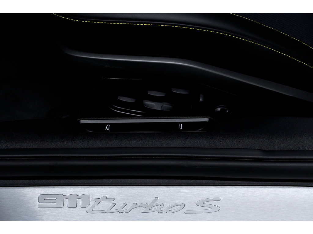 911 Turbo S coupe / PDLS+ / PDCC / Sport Exhaust 2022 à Laval, Québec - 27 - w1024h768px