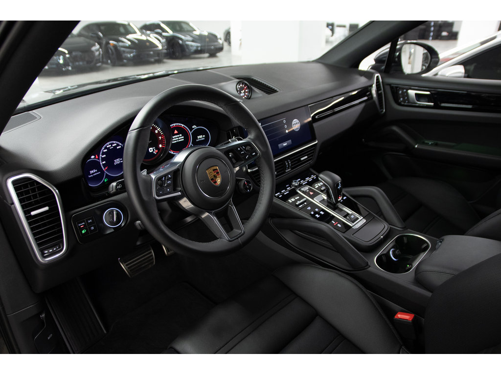 2022  Cayenne Coupe S / Perfomance + Premium Plus Pack in Laval, Quebec - 10 - w1024h768px