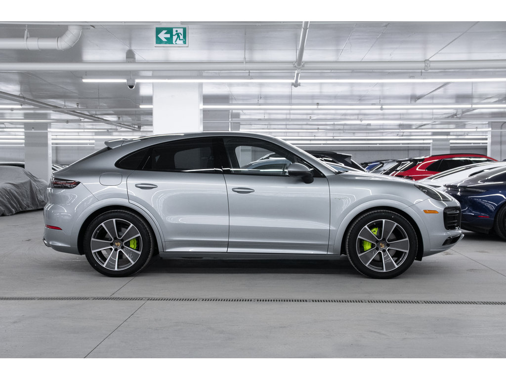 2023  Cayenne E-Hybrid Coupe / Air Suspension / Trailer Hitch in Laval, Quebec - 2 - w1024h768px