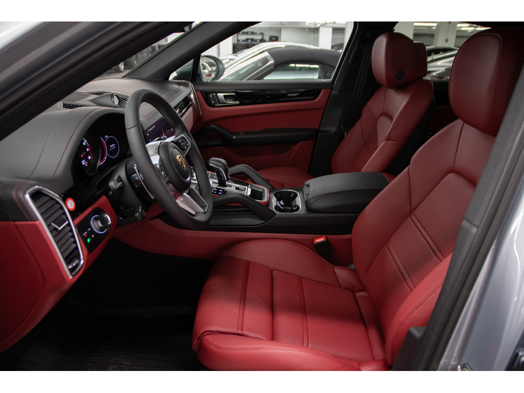 2023  Cayenne Coupe / Performance + Premium Pack / BOSE in Laval, Quebec - 20 - w1024h768px