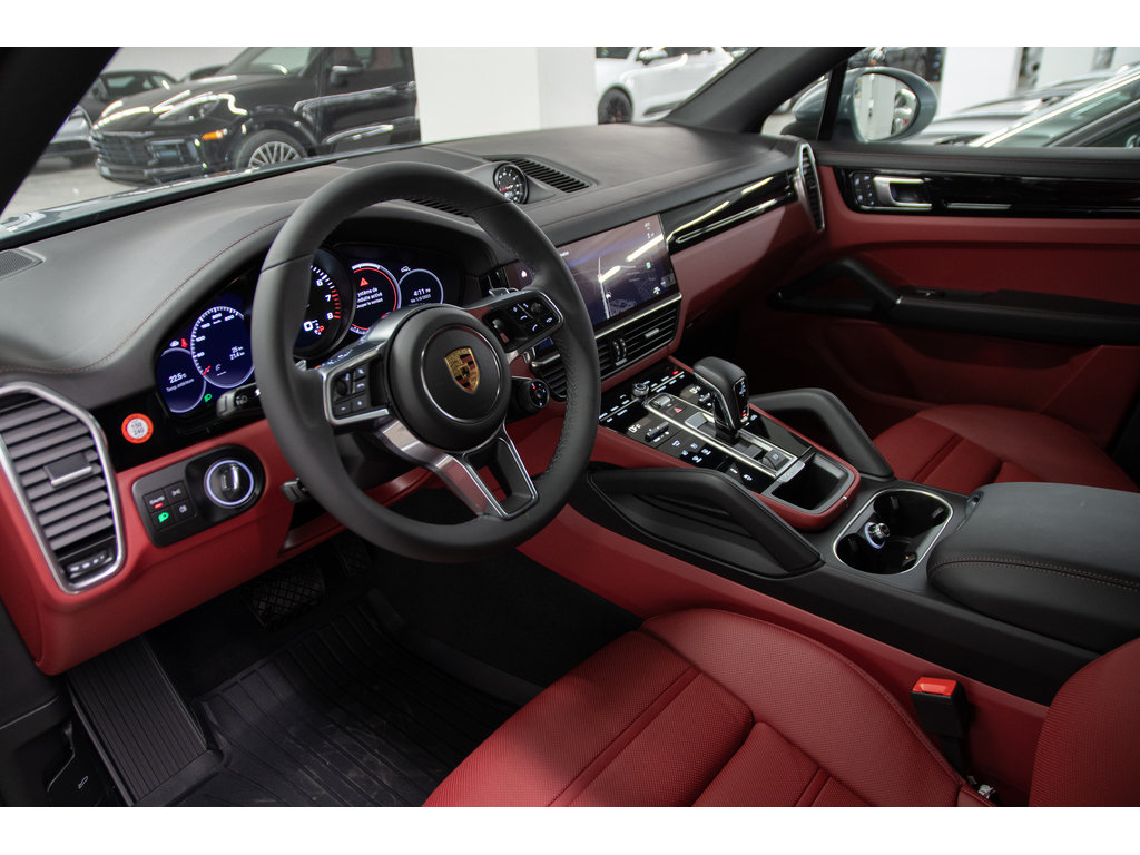 2023  Cayenne Coupe / Performance + Premium Pack / BOSE in Laval, Quebec - 10 - w1024h768px