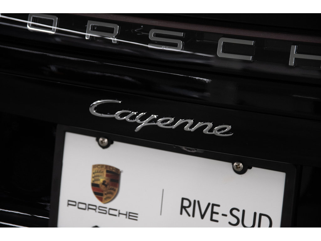 2023  Cayenne / Premium Pack / Bose in Laval, Quebec - 7 - w1024h768px