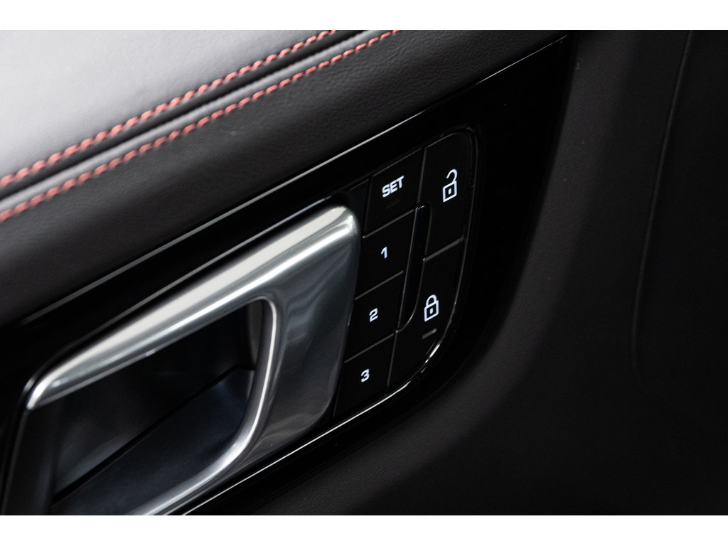 2023  Cayenne E- Hybride Platinum Edition / Premium Plus in Laval, Quebec - 19 - w1024h768px