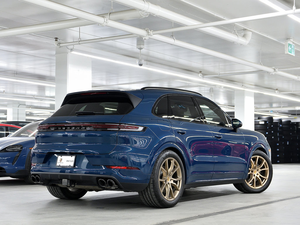 2024  Cayenne / Premium Plus Pack / Bose in Laval, Quebec - 3 - w1024h768px