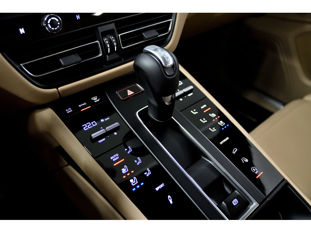 2023  Macan S / Premium Plus Package / BOSE in Laval, Quebec - 15 - w1024h768px