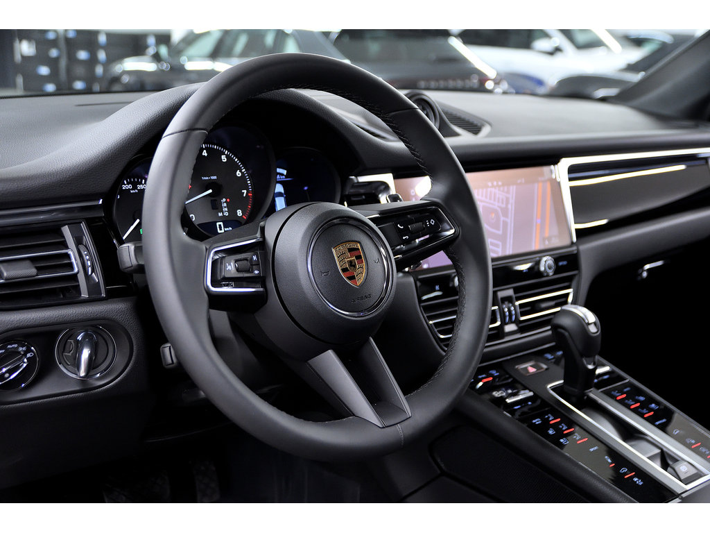 2024  Macan S / Premium Package Plus / BOSE in Laval, Quebec - 11 - w1024h768px