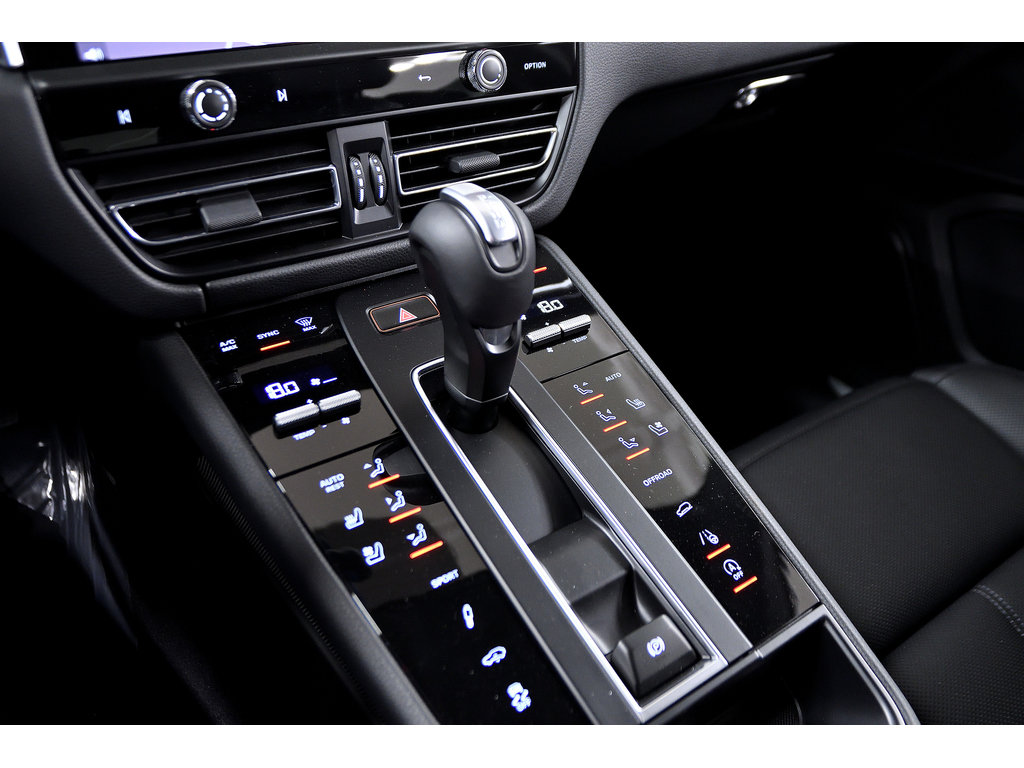 2024  Macan S / Premium Package Plus / BOSE in Laval, Quebec - 12 - w1024h768px