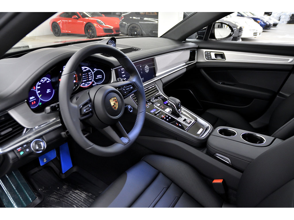 Panamera 4 E-Hybride Édition Platine 2023 à Laval, Québec - 9 - w1024h768px