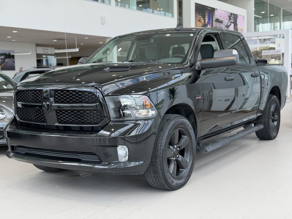 Ram 1500 Classic Express NIGHT EDITION | CREW CAB | 8 ROUES | 4X4 | CARPLAY | CAMÉRA | BLUETOOTH +++ 2020 à Laval, Québec - 4 - w1024h768px