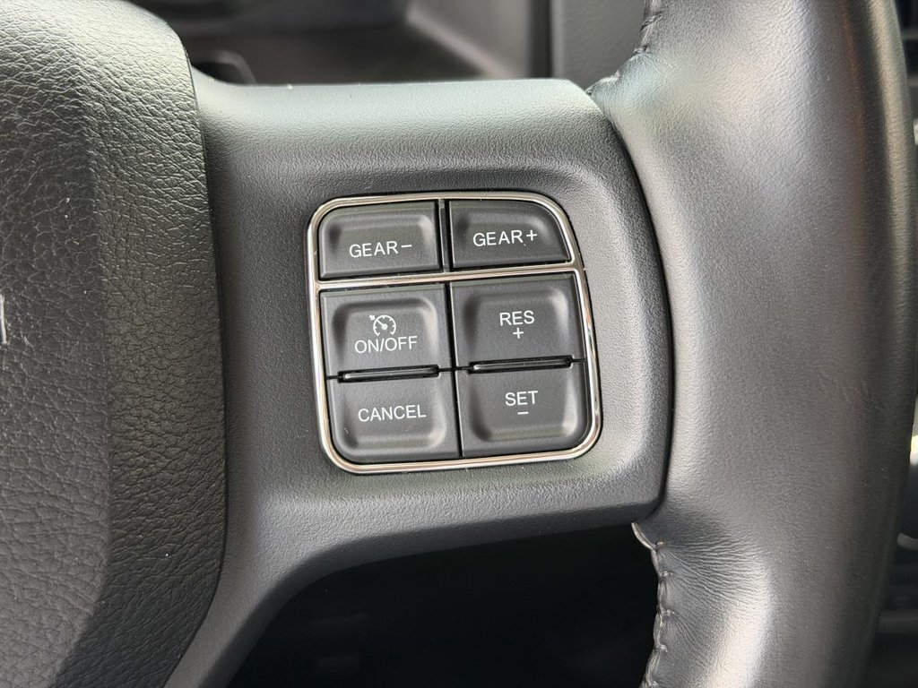 Ram 1500 Classic Express NIGHT EDITION | CREW CAB | 8 ROUES | 4X4 | CARPLAY | CAMÉRA | BLUETOOTH +++ 2020 à Laval, Québec - 15 - w1024h768px
