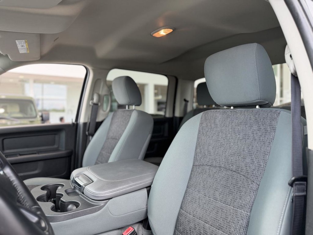 Ram 1500 Classic Express NIGHT EDITION | CREW CAB | 8 ROUES | 4X4 | CARPLAY | CAMÉRA | BLUETOOTH +++ 2020 à Laval, Québec - 17 - w1024h768px