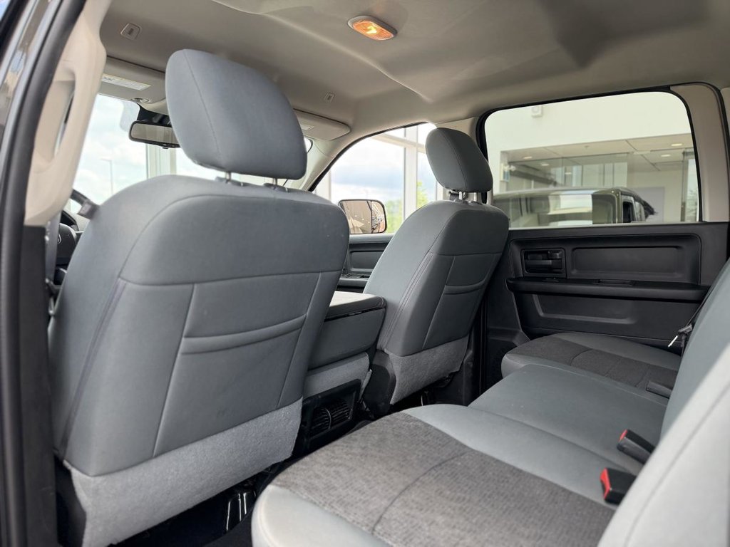 Ram 1500 Classic Express NIGHT EDITION | CREW CAB | 8 ROUES | 4X4 | CARPLAY | CAMÉRA | BLUETOOTH +++ 2020 à Laval, Québec - 10 - w1024h768px